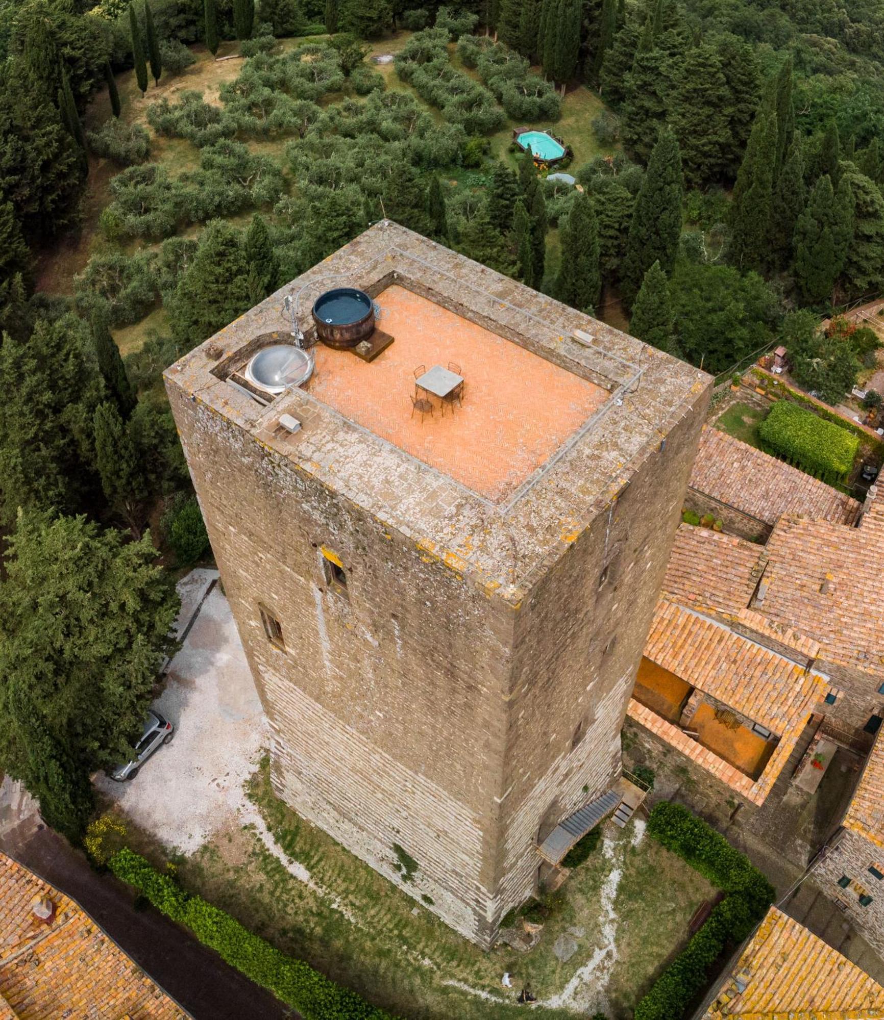 Torre dei Belforti Montecatini Val di Cecina Esterno foto